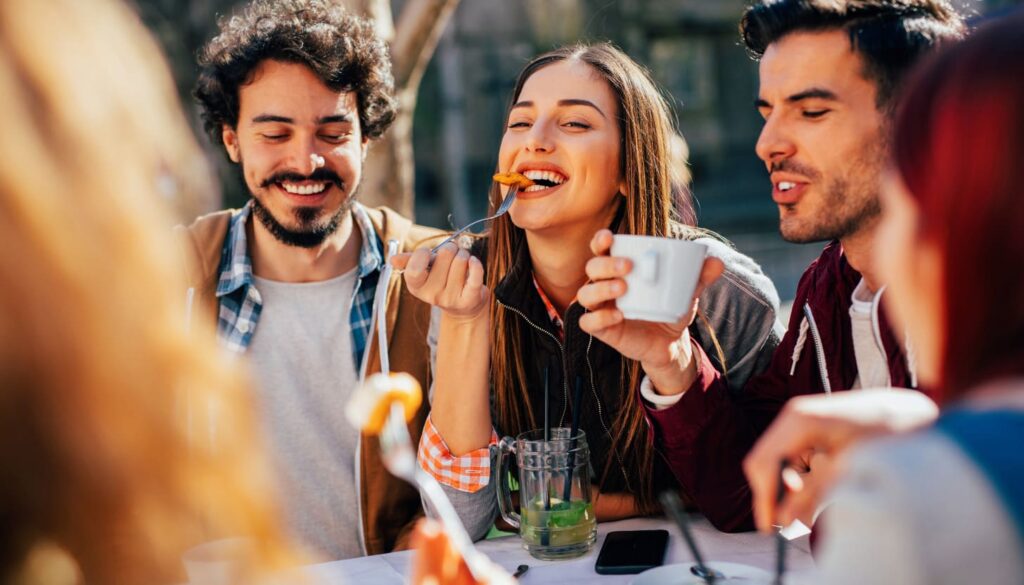 Achte auf die Einheimischen – Wo die Locals essen, ist es gut und günstig 