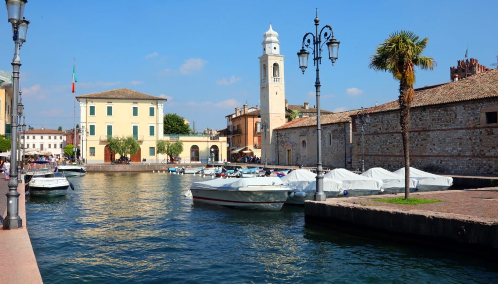 Besuche das historische Städtchen Lazise