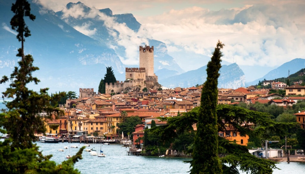 Besuche das idyllische Malcesine und den Monte Baldo