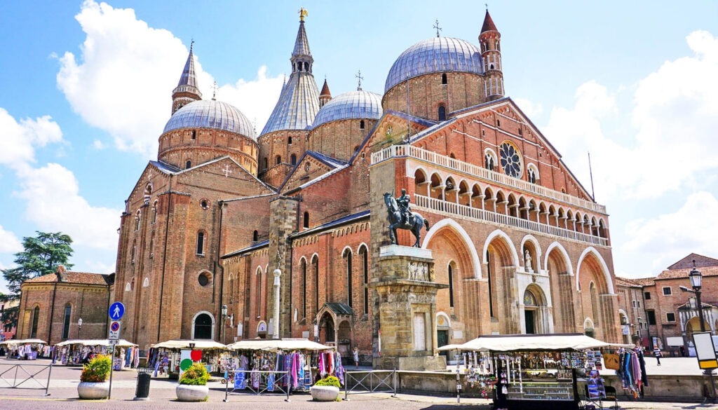 Besuche die Basilika des Heiligen Antonius – Ein spirituelles und architektonisches Meisterwerk