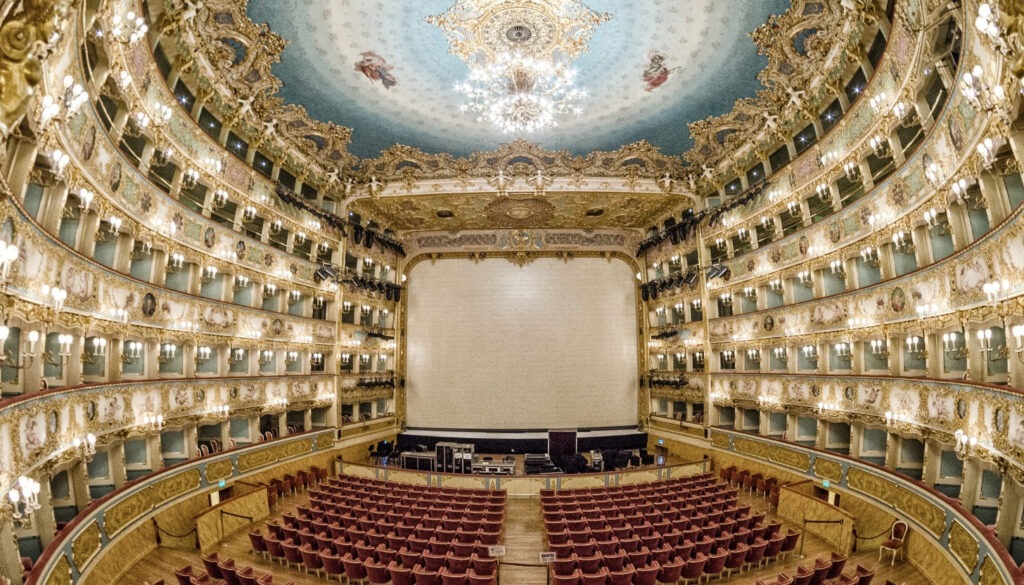 Erkunde das Teatro La Fenice, ein Juwel der Oper