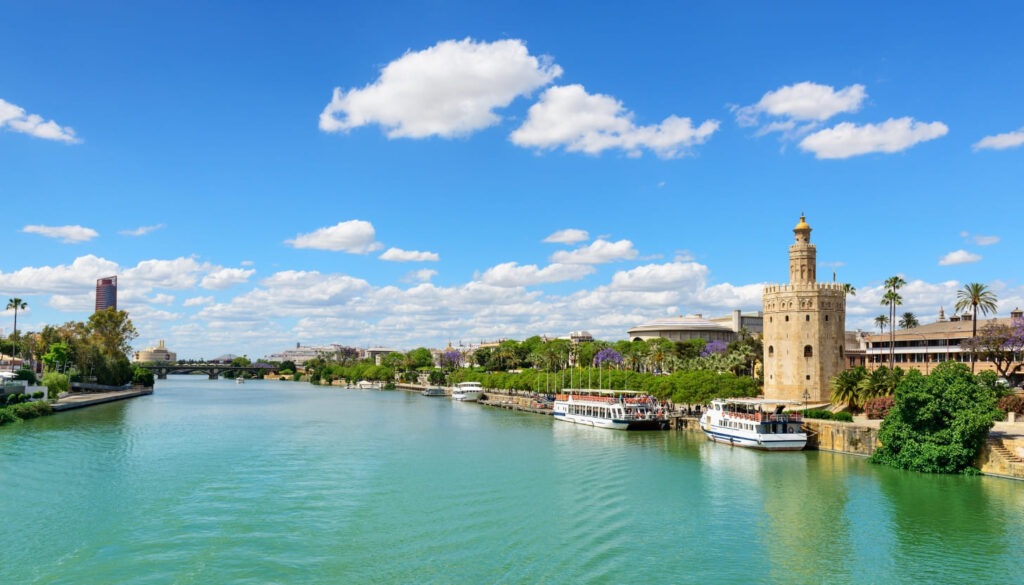 Erlebe Sevilla vom Wasser aus – Bootstour auf dem Guadalquivir