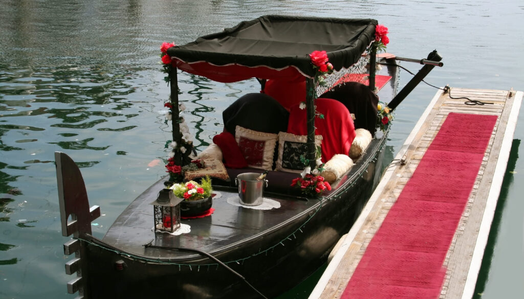 Klassische Gondelfahrt_ Venedigs romantische Seite erleben