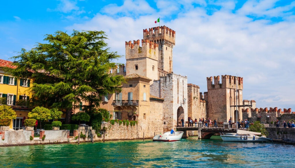 Mache einen Abstecher nach Sirmione und genieße die Thermen