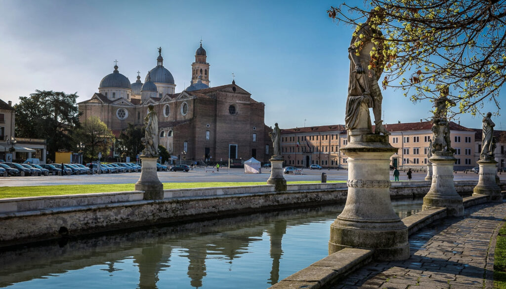 Padua Reisetipps - Schlendere durch den Prato della Valle 