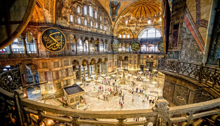 Die prächtige Innenansicht der Hagia Sophia