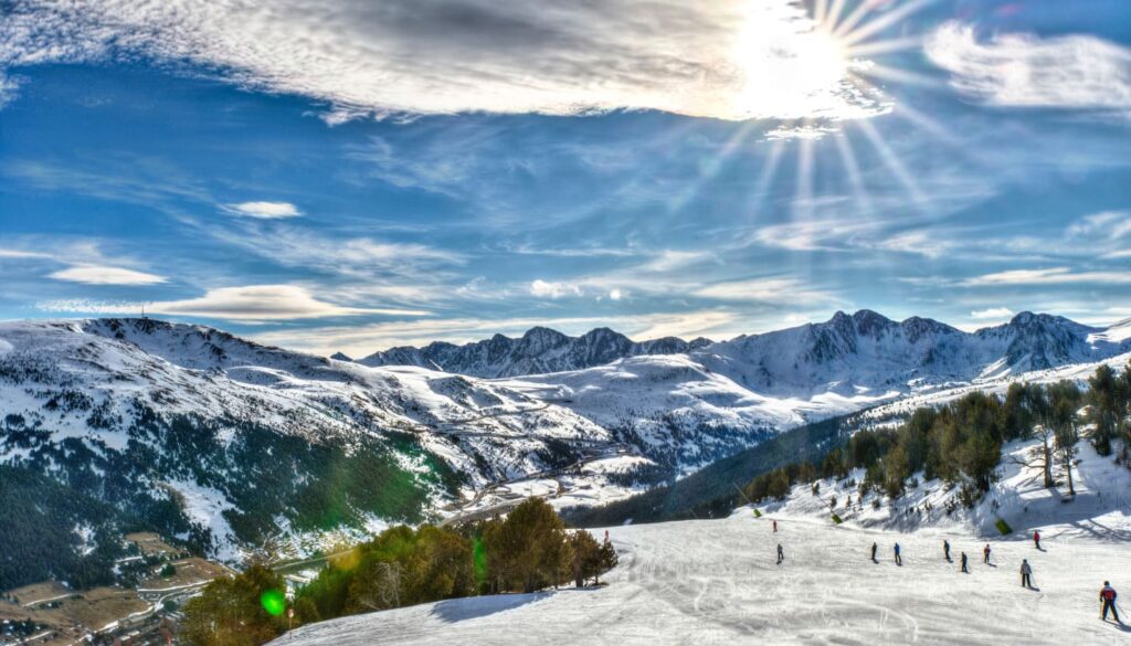 Winterreiseziele im November günstig: Günstiger Winterurlaub in den Pyrenäen: Aktiv und erholsam