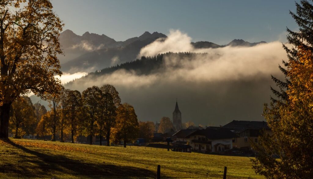 Warum Oktober die ideale Reisezeit für Schnäppchenjäger ist