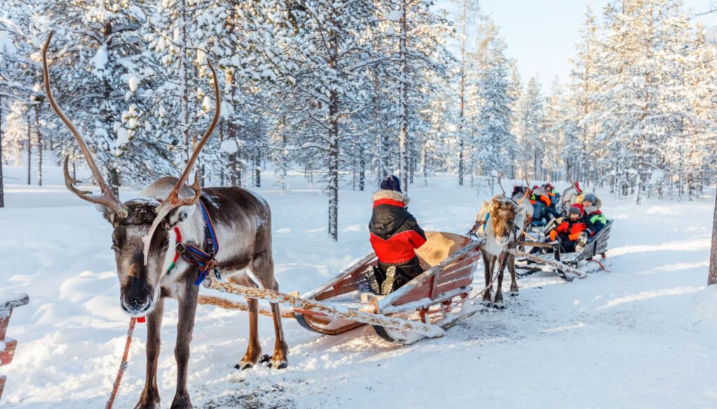 Winterreiseziele im Dezember günstig: lappland_ Ein Wintermärchen im hohen Norden