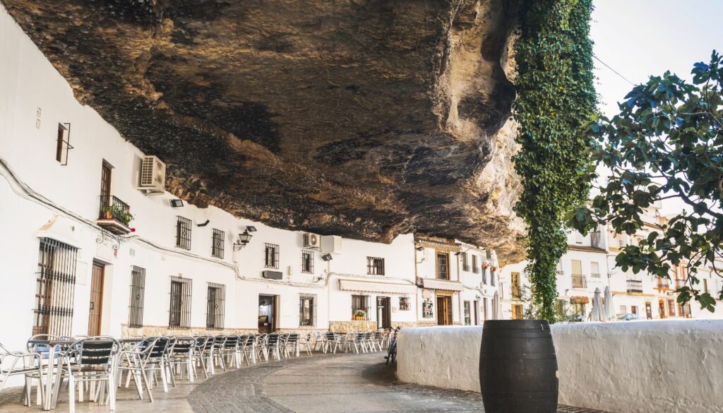 Setenil de las Bodegas_ Ein Dorf unter Felsen