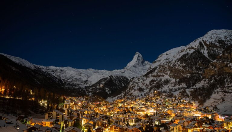 Erlebe Winterurlaub in den Alpen günstig und unvergesslich