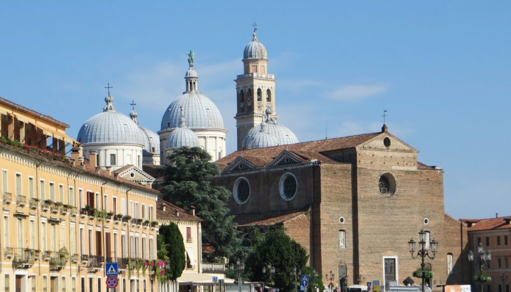 Starte am Prato della Valle – Ein Platz der Superlative